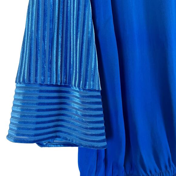 NWT Gorgeous Flowy Blue Long Sleeve Top Blouse Stunning Sleeves - Picture 8 of 12